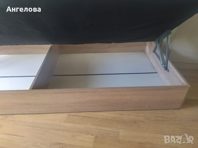 Две единични легла