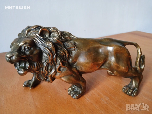 Бронзова пластика лъв