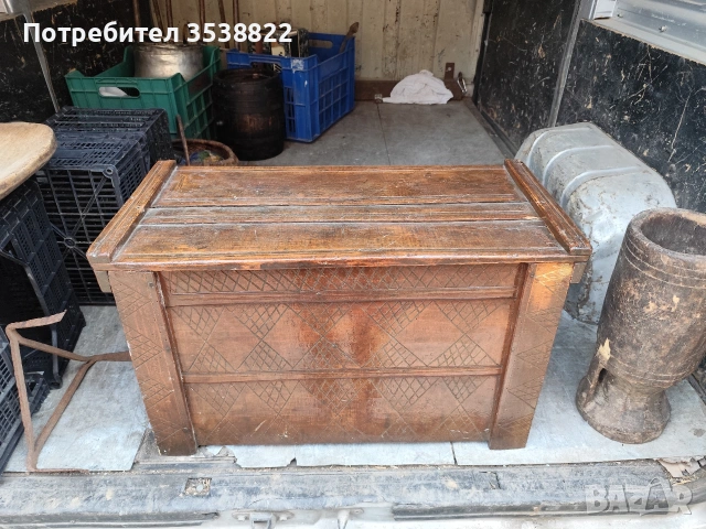 Стара ракла с дърворезба 