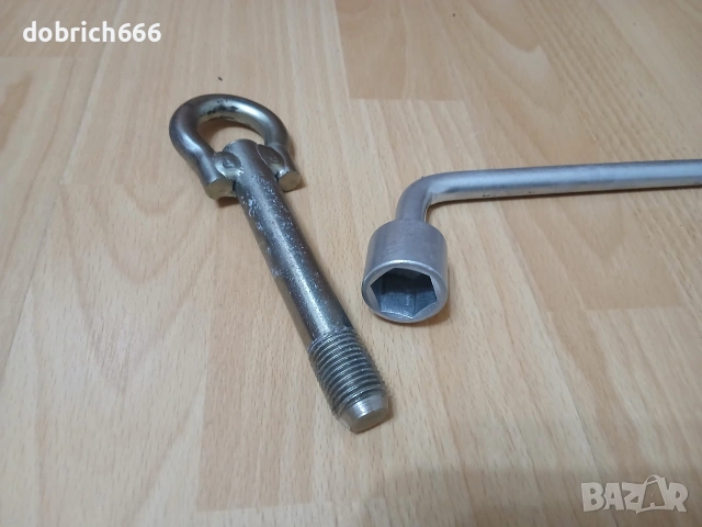 Кука за теглене дърпане ключ Toyota Auris 2006-2012, снимка 2 - Части - 54032004