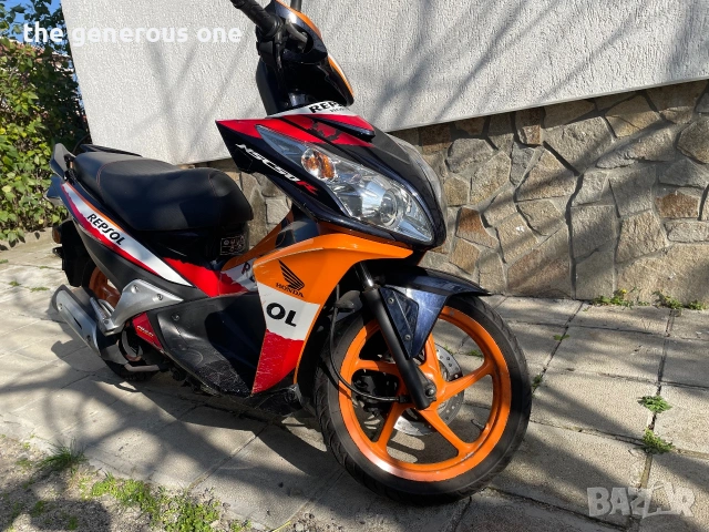 Honda NSC50R REPSOL четиритактов мотор мотопед скутер инжекцион с регистрация и гражданска.