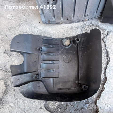 Декоративна кора двигател Touareg  070 103 926 А, снимка 2 - Части - 54142641