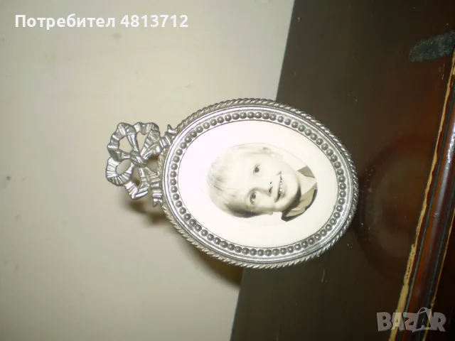 Антична овална фоторамка с метален цвят, украсена с  панделка в горната част, снимка 8 - Антикварни и старинни предмети - 55588967