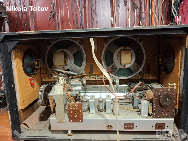 Продава се дървено радио  Saba  . , снимка 6 - Антикварни и старинни предмети - 54033899