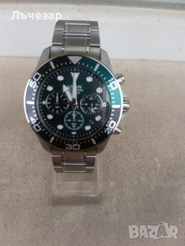 Продавам часовник Lorus chronograph 