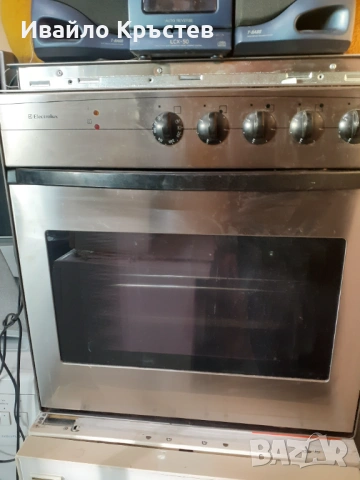 Продавам фурна за вграждане с керамични котлони , снимка 5 - Печки, фурни - 54170078