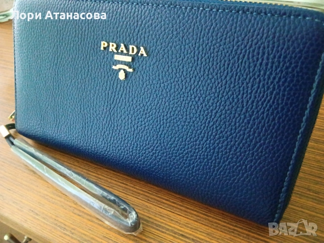 Кожен портфейл в син цвят Текстурираната кожа надеждно предпазва портфейла от повреди