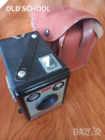 Стар фотоапарат 1957 Кодак(box camera), снимка 9 - Фотоапарати - 55545018
