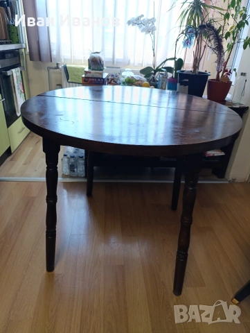 Трапезна маса и 4 бр трапезни столове ! 