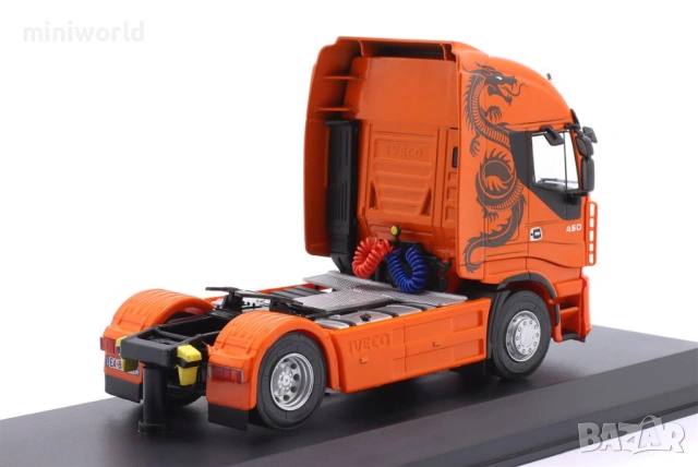 IVECO STRALIS 500 влекач 2008 - мащаб 1:43 на Hachette моделът е нов в блистер, снимка 2 - Колекции - 54695912