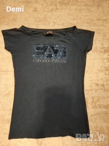 Тъмносиня тениска на Armani