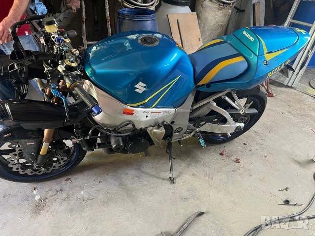 Suzuki gsxr k1 750