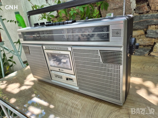 Радиокасетофон Sharp GF-6060H, снимка 4 - Радиокасетофони, транзистори - 55188310