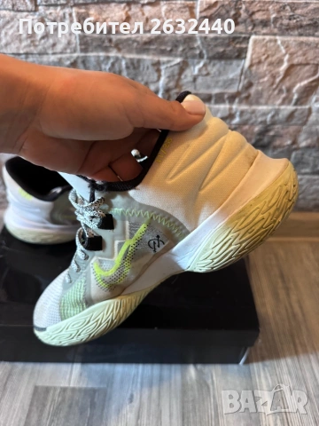 Nike KYRIE FLYTRAP V , снимка 2 - Маратонки - 54043856