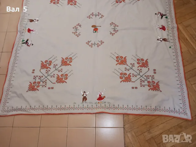 Голяма бродирана покривка за маса с носии , носия, снимка 2 - Антикварни и старинни предмети - 55420813