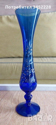 Вазичка винтидж синьо стъкло с оригиналната кутия за колекционери 