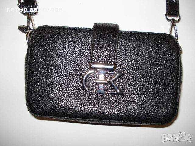 Продавам дамска малка чанта с дълга дръжка., снимка 3 - Чанти - 54055571