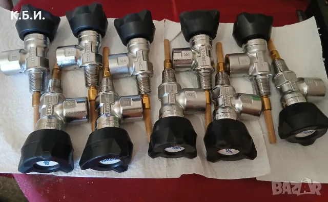 Продавам - 6 - шест броя чисто нови кранчета за бутилки на високо налягане DRÄGER 17Е - G5/8 