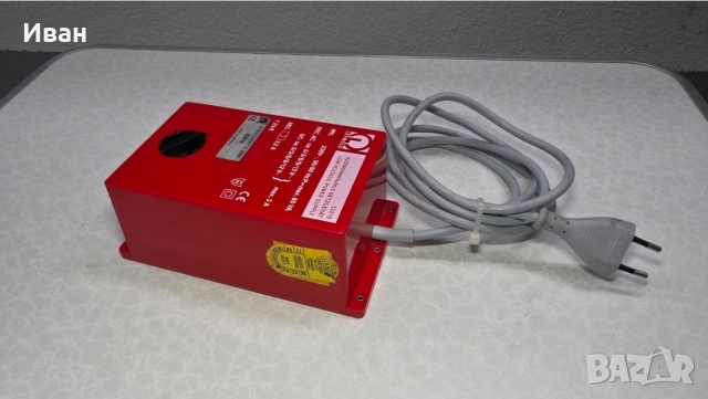 Трансформатор - преобразовател за напрежение Leybold Germany 220-3,6,9,12v, снимка 3 - Друга електроника - 55021818