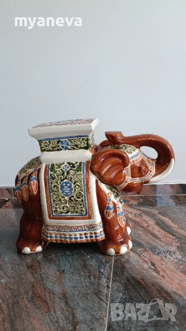 Порцеланова , ръчно рисувана с детайлни орнаменти , индийска маса с форма на слон ., снимка 12 - Маси - 54230256