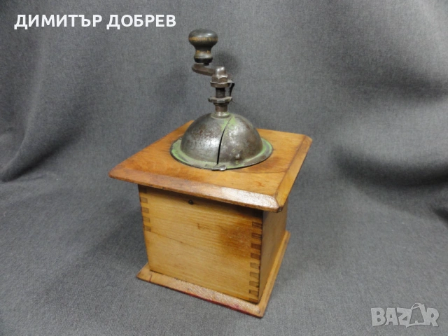 СТАРА РЕТРО ДЪРВЕНА МЕЛНИЦА ЗА КАФЕ РЪЧНА КАФЕМЕЛАЧКА KYM, снимка 5 - Антикварни и старинни предмети - 54712754