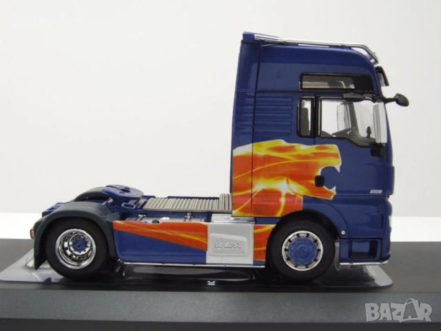 MAN TGX XXL влекач 2020 - мащаб 1:43 на ixo models моделът е нов в PVC дисплей-кейс, снимка 4 - Колекции - 55006990