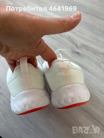Дамски маратонки Nike, снимка 4 - Маратонки - 54561011