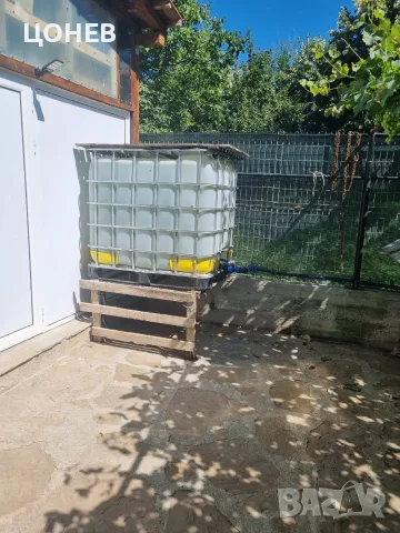 Цистерна за вода 1000 л. С кранче