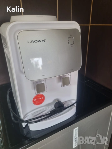 Продавам диспенсър за вода Crown (за топла и студена вода) + галон 19 л.
