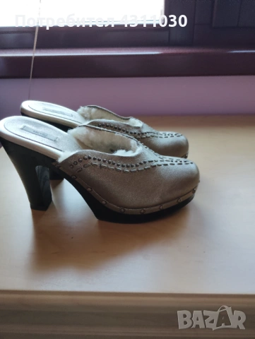 Нови златисти дамски чехли 40 номер, снимка 5 - Дамски обувки на ток - 53412850