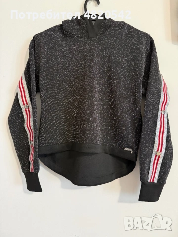 Блуза на марката GUESS