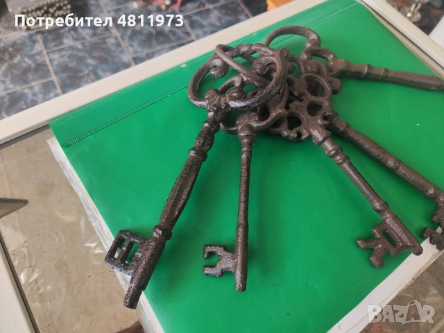 Лот декоративни железни ключове пет броя, снимка 2 - Антикварни и старинни предмети - 54615947