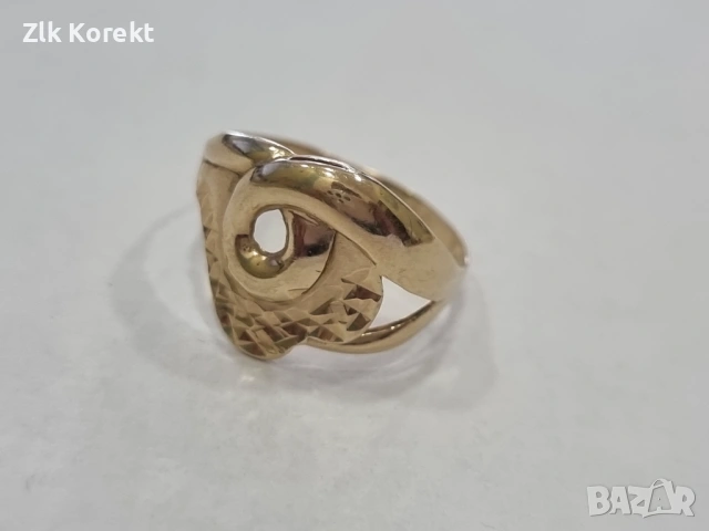 Дамски златен пръстен