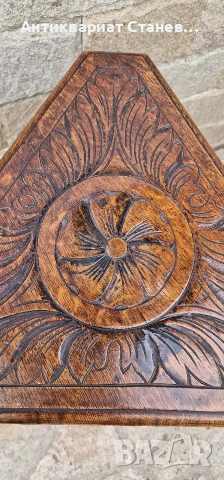 Уникална ъглова дървета масичка ръчна дърворезба, снимка 3 - Маси - 54082245
