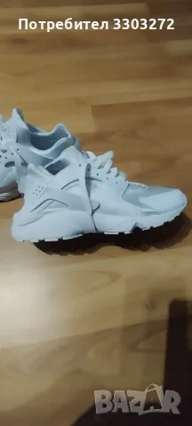 Дамски маратонки Nike huarache , снимка 2 - Маратонки - 55624614