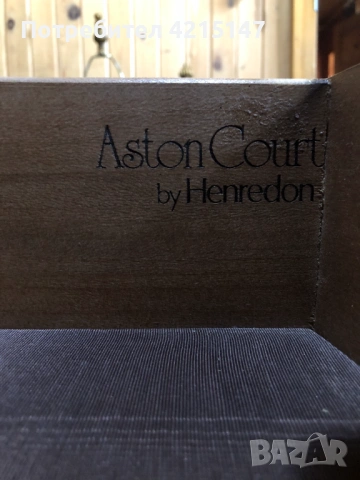 Нощно шкафче "Henredon Aston Court" с три чекмеджета, снимка 8 - Шкафове - 54663340