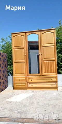 Продавам трикрилен гардероб, снимка 2 - Гардероби - 54902505