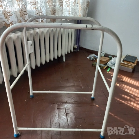 метална стойка. За телевизор, цветя и други.