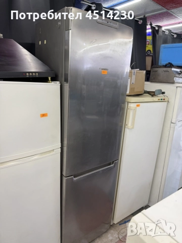 Хладилник Ariston – 200 × 60 см 