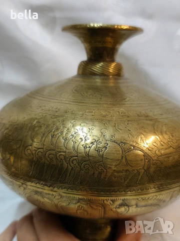 Автентичен индийски ритуален съд Чамбу (Chambu), изработен от дебел и масивен месинг., снимка 4 - Антикварни и старинни предмети - 54649395