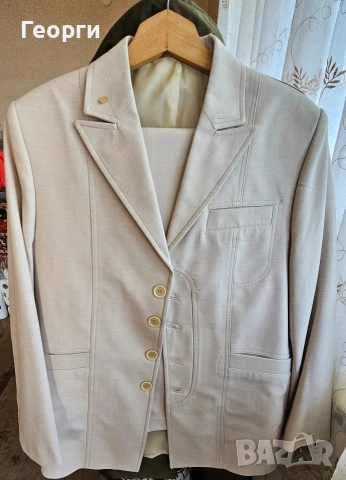 продавам мъжки костюми 