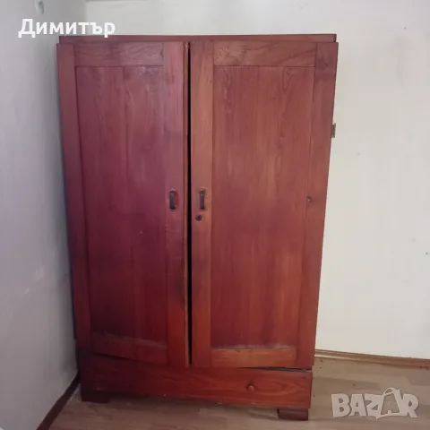 Старинен двукрилен гардероб масив 