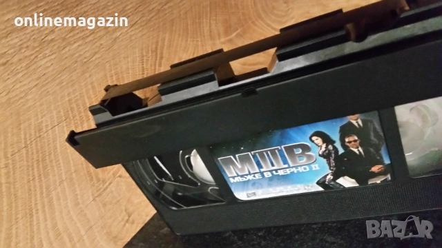 Видеокасета " МЪЖЕ В  ЧЕРНО 2 " 2002 бг субтитри VHS , снимка 6 - Други жанрове - 54732146