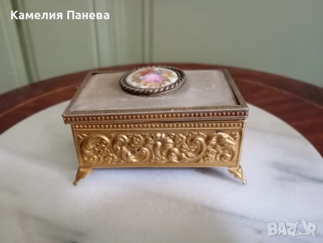Винтидж кутия за бижута