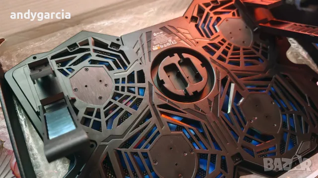 Охладителна подложка Klim Wind RGB за лаптопи до 17.3 инча черна rgb осветление с кутия като нова, снимка 16 - Джойстици и геймпадове - 55528632