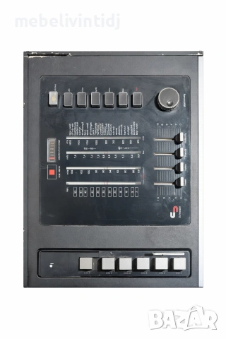 Ретро грамофон с радио от серията Wega Studio 211, снимка 4 - Антикварни и старинни предмети - 54031243