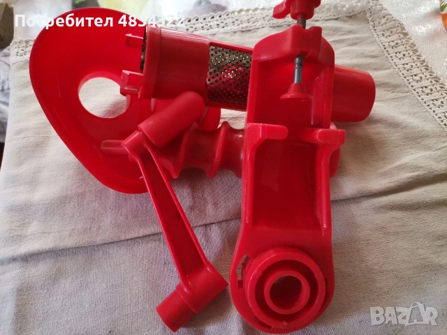 машинка за мелене на зеленчуци, плодове и месо