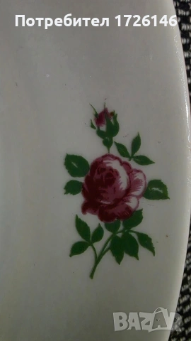 Порцеланова чиния на Изида с червен кант , снимка 2 - Чинии - 54059200