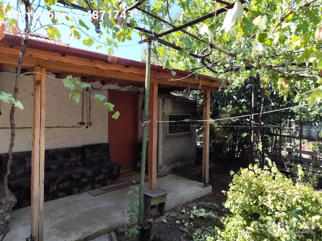 Собственик продава къща с двор в град Айтос, снимка 3 - Къщи - 55103278