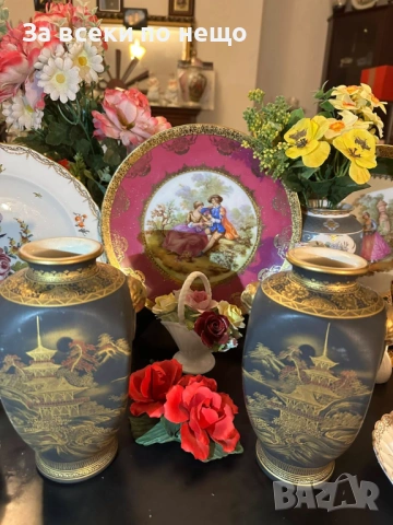 Невероятна рядка японска находка с името “Черната прелест”, две вази в черно и злато Код P2301